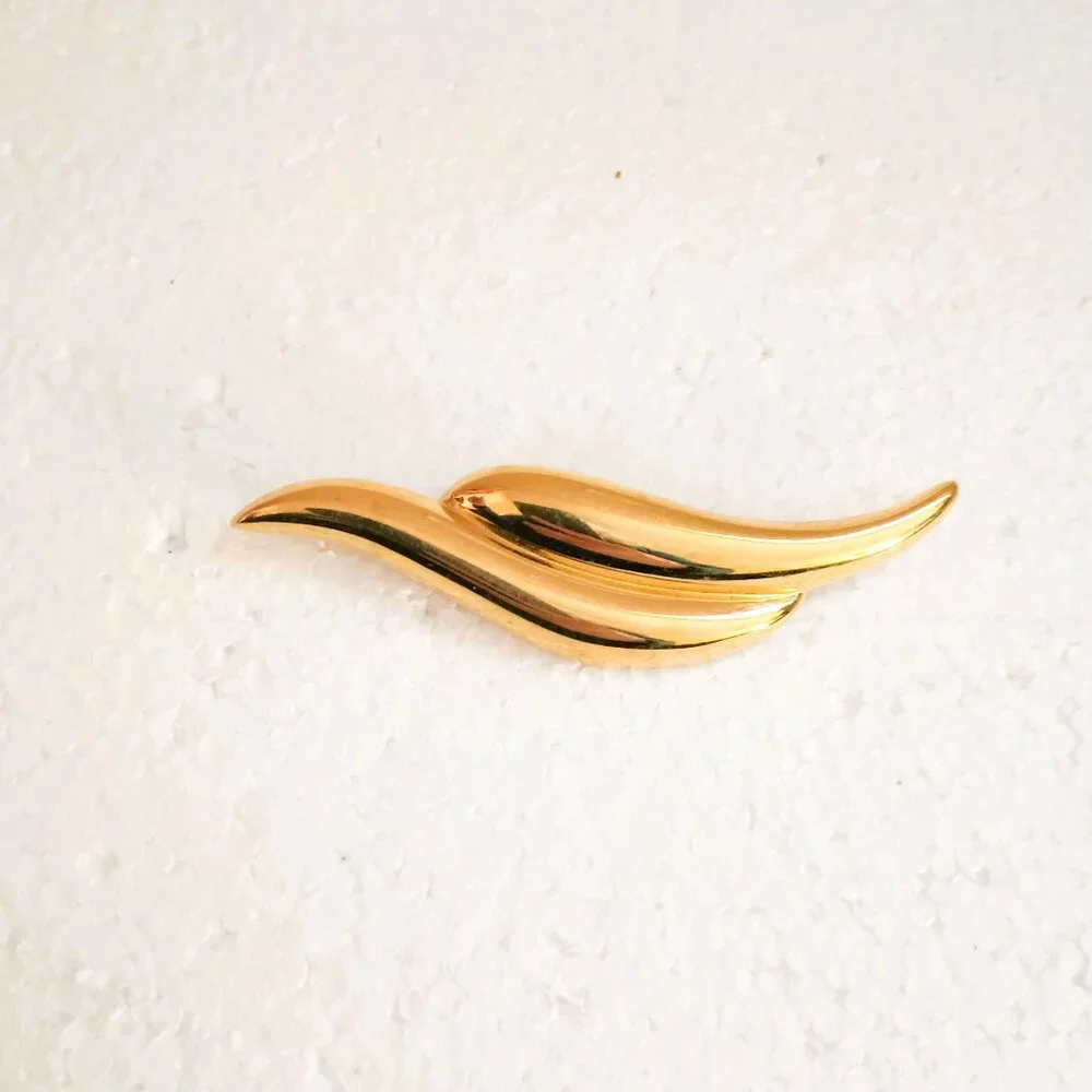 Napier Gold Tone Wave Brooch  Women's Asymmetrical Pin Jewelry